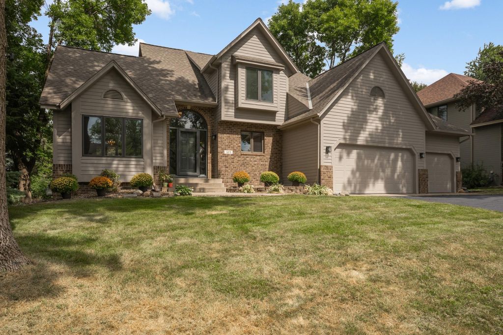 1381 Interlachen Drive, Eagan, MN 55123 — photo 2