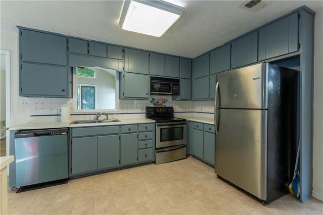 140 Windsor Drive, Fayetteville, GA 30215