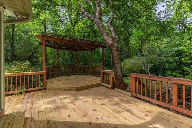 140 Windsor Drive, Fayetteville, GA 30215