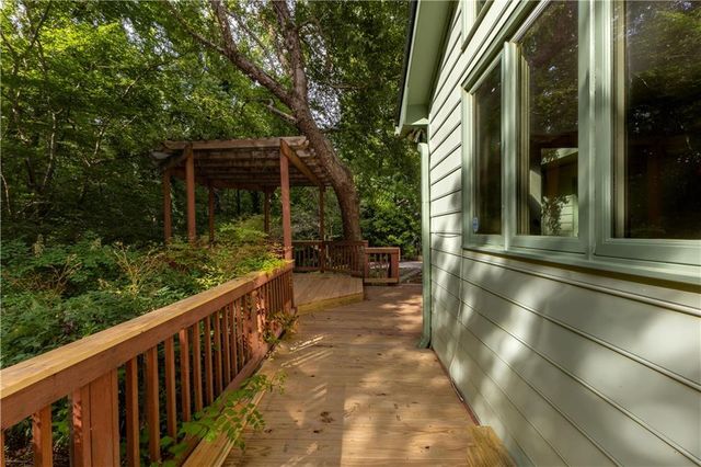 140 Windsor Drive, Fayetteville, GA 30215