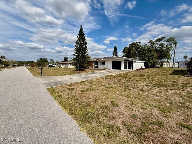 320 Hollywood ST, Lehigh Acres, FL 33936