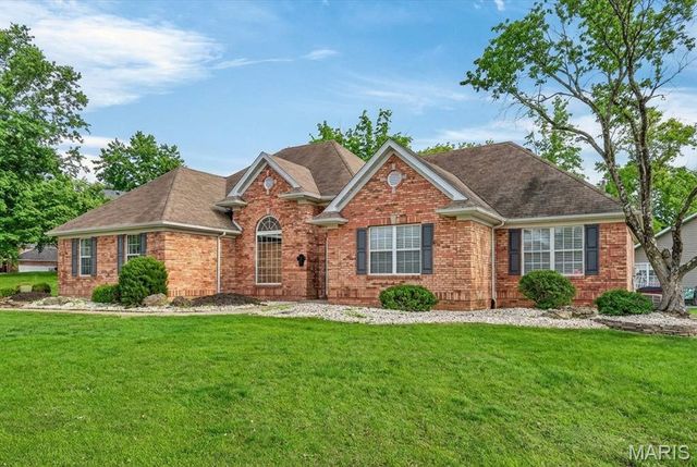 2 Pebble Hill Drive, Belleville, IL 62223