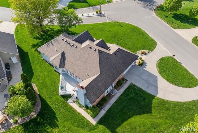 2 Pebble Hill Drive, Belleville, IL 62223