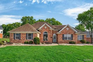 2 Pebble Hill Drive, Belleville, IL 62223