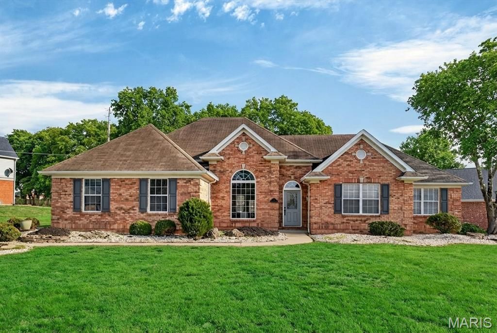 2 Pebble Hill Drive, Belleville, IL 62223