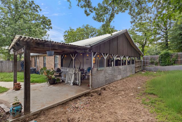 316 Hickorywood Street, Azle, TX 76020
