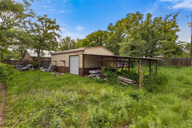 316 Hickorywood Street, Azle, TX 76020