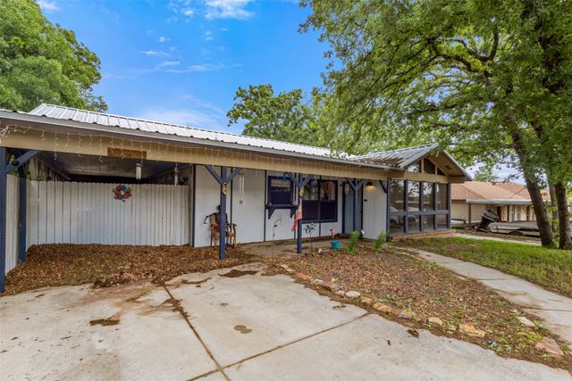316 Hickorywood Street, Azle, TX 76020