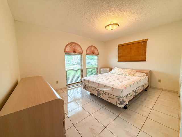 3104 Peachtree Circle, Davie, FL 33328