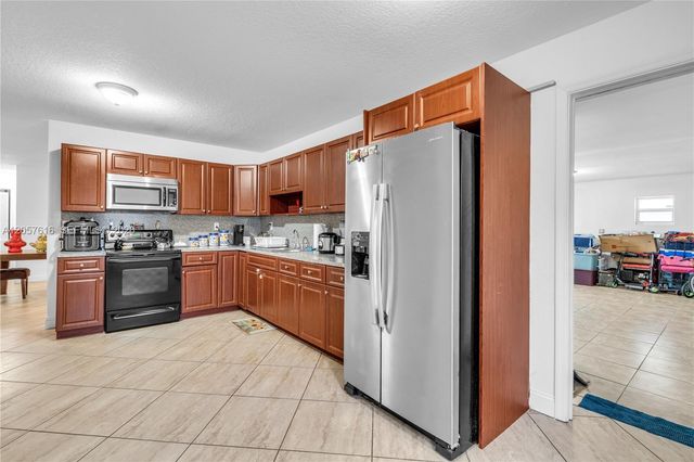 1420 NW 195th St, Miami Gardens, FL 33169