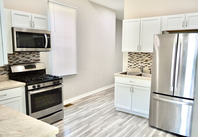 522 W 81st Street 1, Chicago, IL 60619