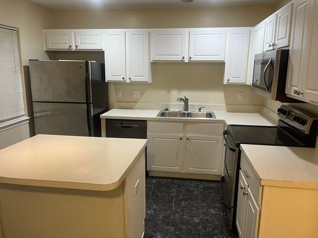 7940 Shadow Oak Drive, North Charleston, SC 29406
