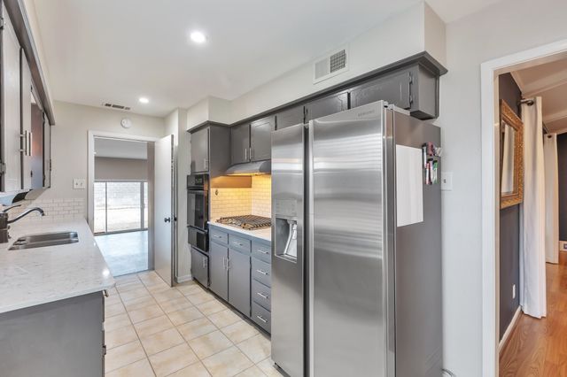 2905 Eric Lane, Farmers Branch, TX 75234