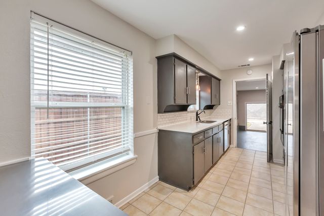 2905 Eric Lane, Farmers Branch, TX 75234