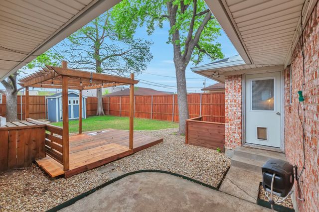2905 Eric Lane, Farmers Branch, TX 75234