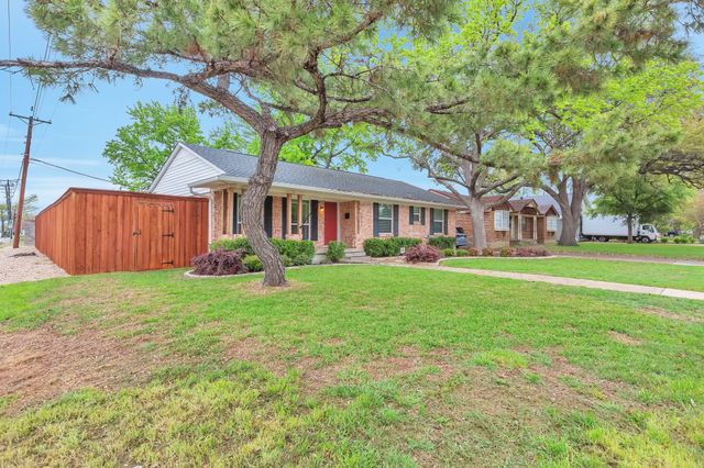 2905 Eric Lane, Farmers Branch, TX 75234