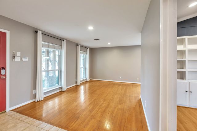 2905 Eric Lane, Farmers Branch, TX 75234