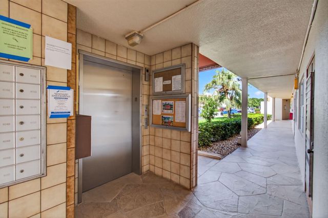 2048 Newcastle C, Boca Raton, FL 33434