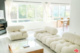 10823 Camarillo St, Toluca Lake, CA 91602