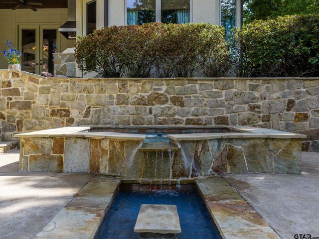 2025 Stonegate Valley Dr, Tyler, TX 75703