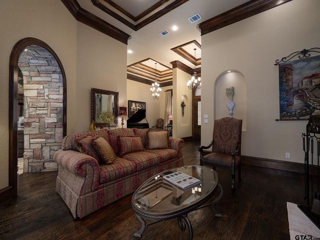 2025 Stonegate Valley Dr, Tyler, TX 75703