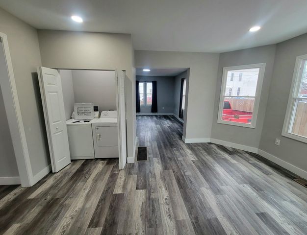 12 E Saint Clair Street, Newark, OH 43055