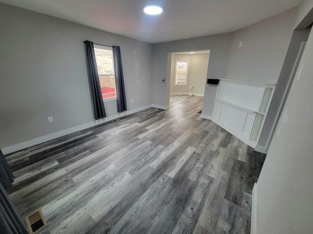 12 E Saint Clair Street, Newark, OH 43055