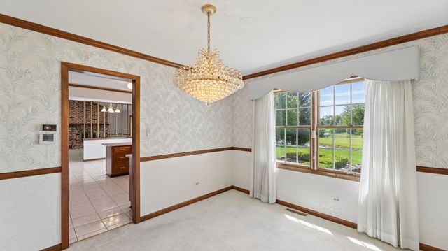 909 W Surrey Road, Addison, IL 60101