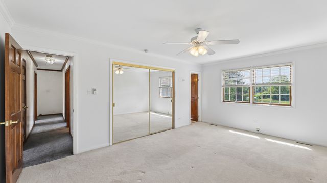 909 W Surrey Road, Addison, IL 60101