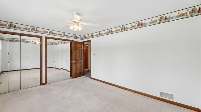 909 W Surrey Road, Addison, IL 60101
