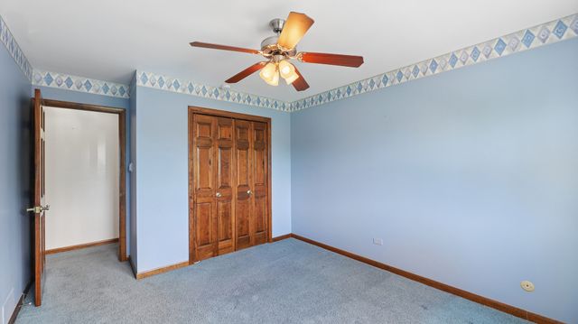 909 W Surrey Road, Addison, IL 60101