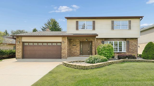 909 W Surrey Road, Addison, IL 60101