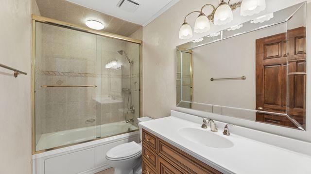 909 W Surrey Road, Addison, IL 60101