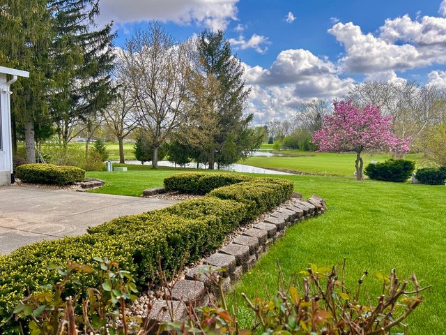 909 W Surrey Road, Addison, IL 60101