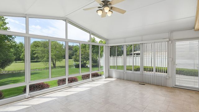 909 W Surrey Road, Addison, IL 60101
