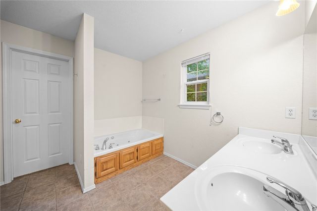4 Winters Lane, Bella Vista, AR 72714
