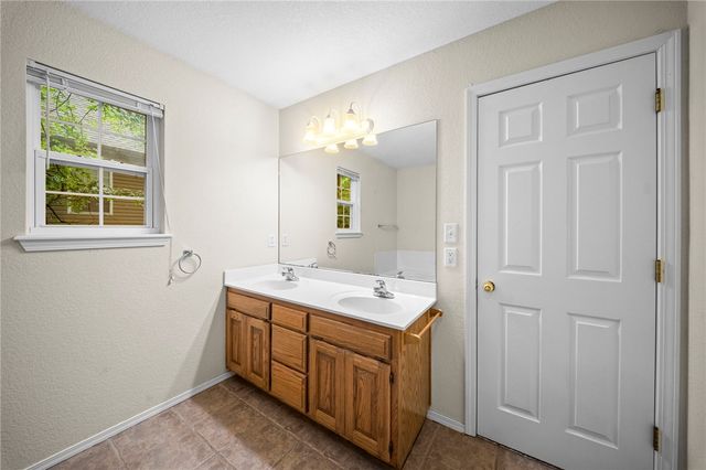 4 Winters Lane, Bella Vista, AR 72714