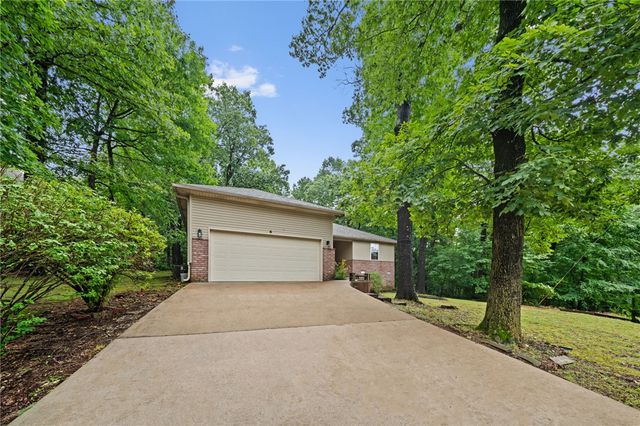 4 Winters Lane, Bella Vista, AR 72714