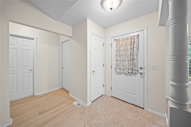 4 Winters Lane, Bella Vista, AR 72714