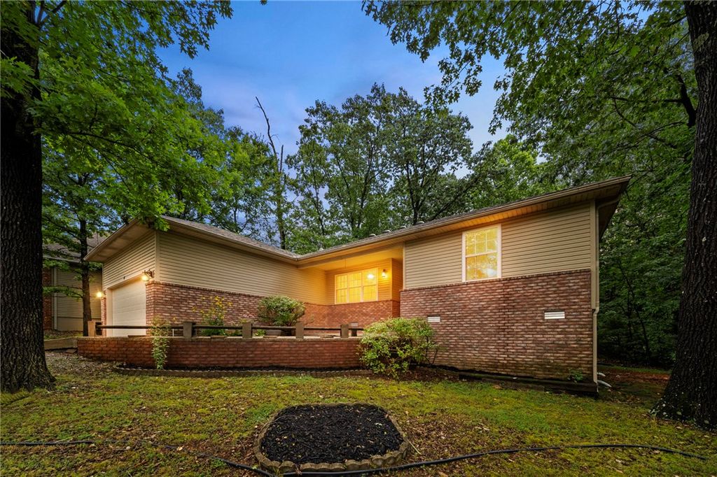 4 Winters Lane, Bella Vista, AR 72714