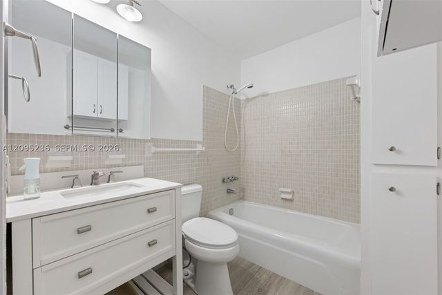 2210 NE 56th Pl 123, Fort Lauderdale, FL 33308