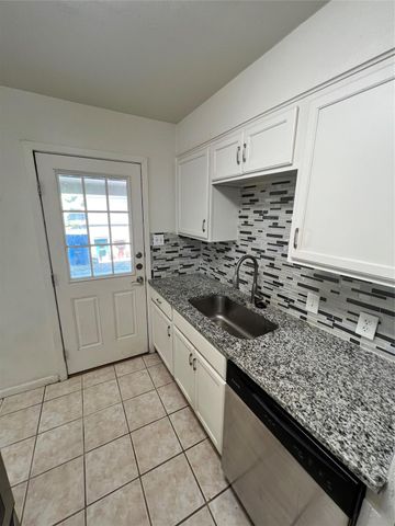 7909 Lazy LN A, Austin, TX 78757