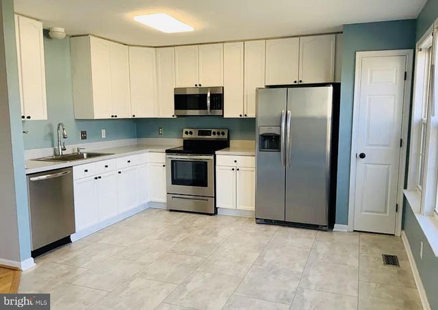 100 QUINCE TREE DR, Martinsburg, WV 25403