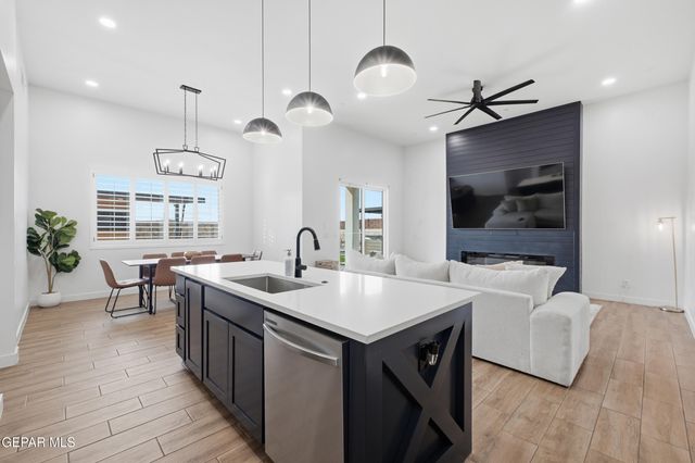 889 Kirkby Way, El Paso, TX 79928