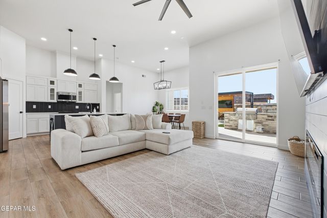 889 Kirkby Way, El Paso, TX 79928
