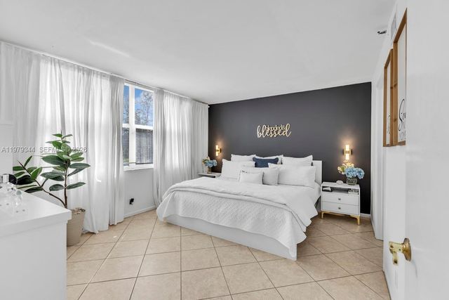 4550 NW 18th Ave 206, Deerfield Beach, FL 33064