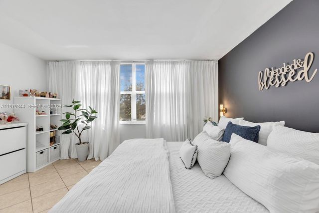 4550 NW 18th Ave 206, Deerfield Beach, FL 33064