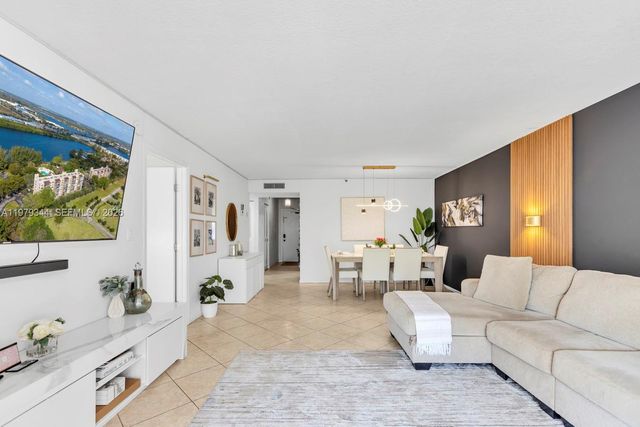 4550 NW 18th Ave 206, Deerfield Beach, FL 33064