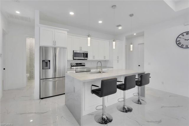 1427 SW Embers TER, Cape Coral, FL 33991