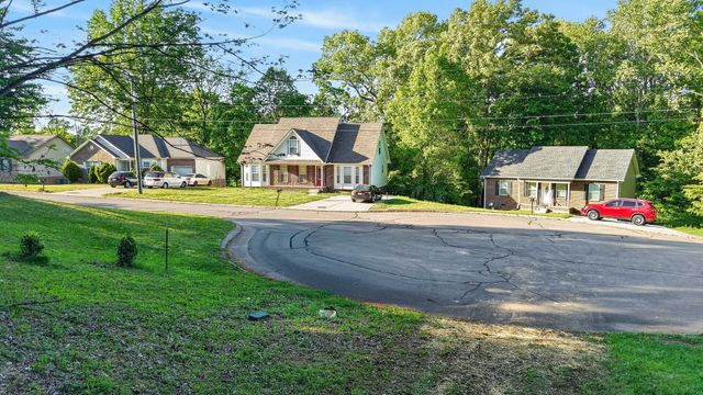 212 Juanita Dr, Springfield, TN 37172